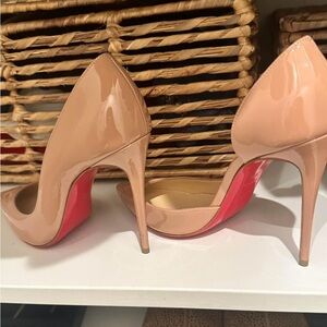 Red bottoms louboutin